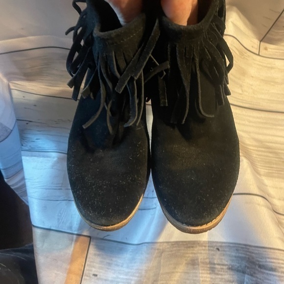 Kate ♠️ Spade Black Tassel Chelsea Ankle Boots ♠️EUC♠️ - Picture 5 of 9